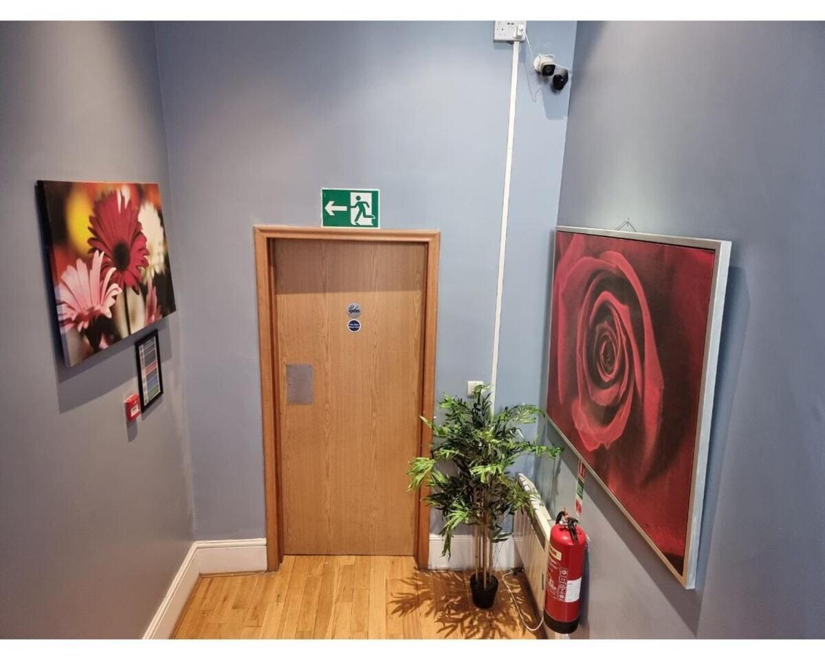 Fb2-Fantastic Basement Studio Good For 3 Near Hyde Park 伦敦 客房 照片